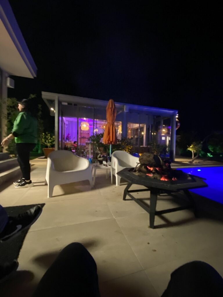 The garden lounge in the evening