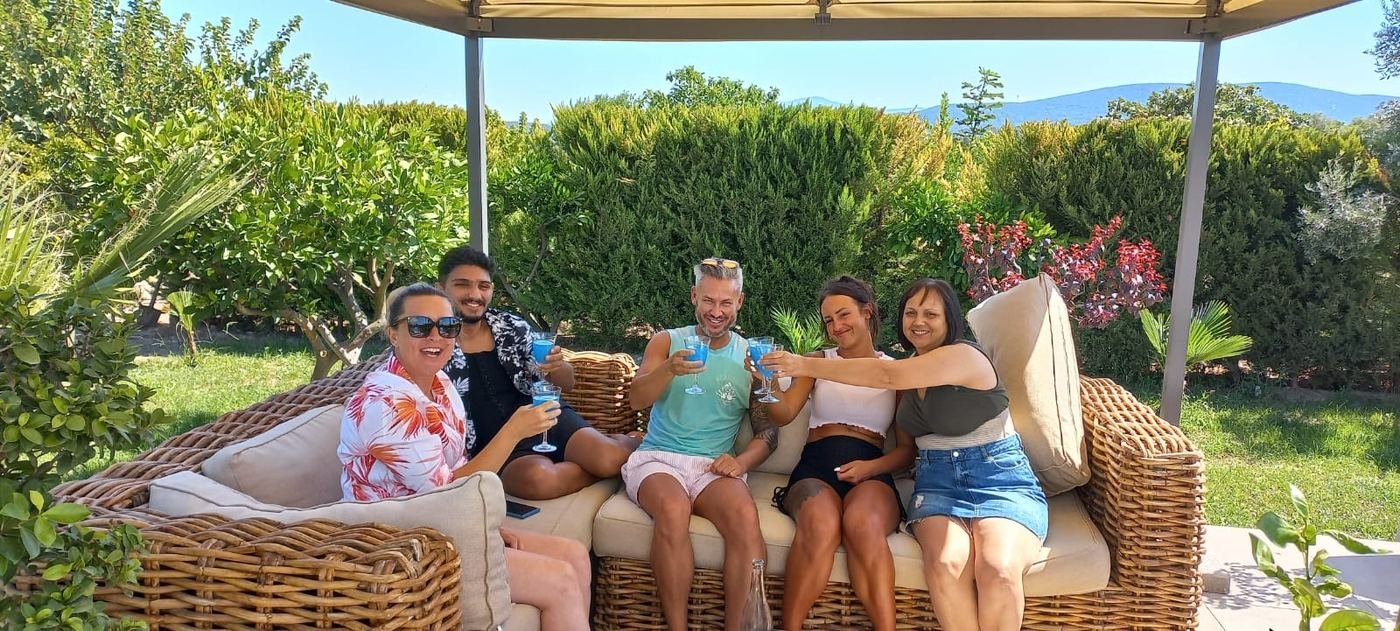 Guests relaxing together in the garden at Mandarin Grove
