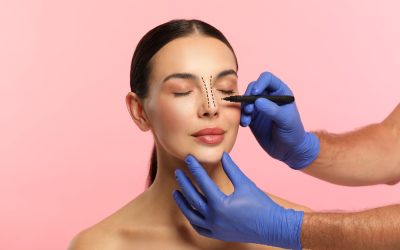 Woman,Preparing,For,Cosmetic,Surgery,,Pink,Background.,Doctor,Drawing,Markings